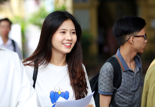 Nụ cười tỏa nắng, nữ sinh "gây bão" mạng xã hội