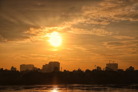 Nắng nóng gay gắt trên 40 độ C thiêu đốt Bắc và Trung bộ