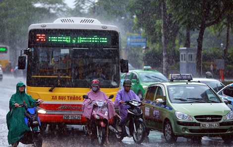 Bắc bộ có mưa dịu mát, Trung bộ nắng thiêu đốt