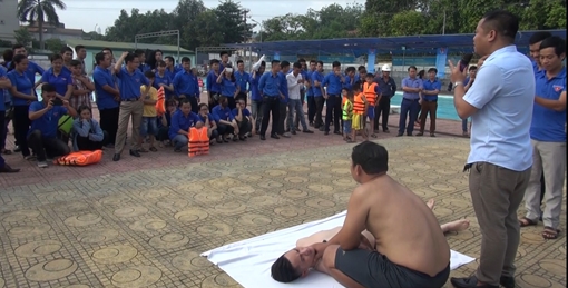 Phòng tránh đuối nước bằng chủ động dạy kỹ năng bơi lội