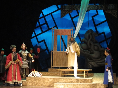 Khi sân khấu lại ồn ào thử nghiệm…