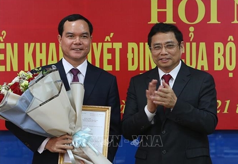 Triển khai quyết định của Bộ Chính trị về công tác cán bộ