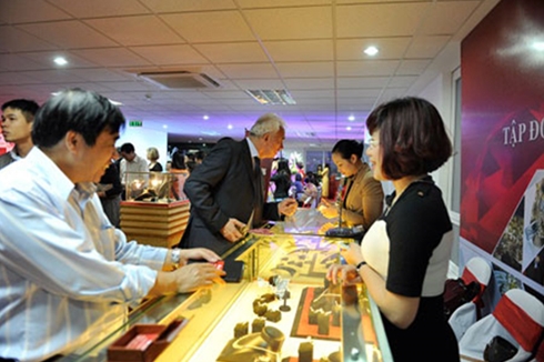 “Xử sự” thế nào trước hiện tượng giá vàng tăng?