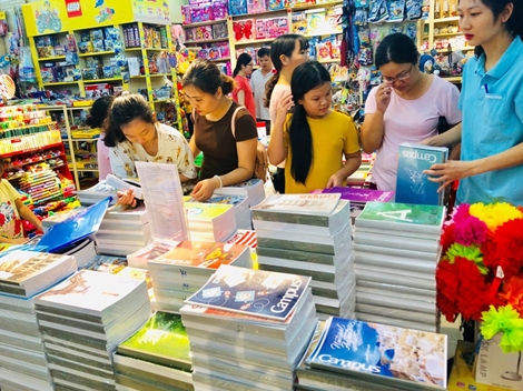 Sôi động thị trường đồ dùng học sinh đầu năm học mới
