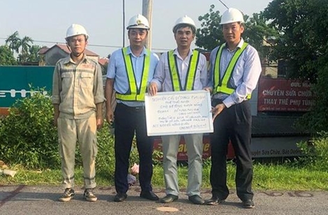 Làm đường giao thông bằng rác thải tái chế