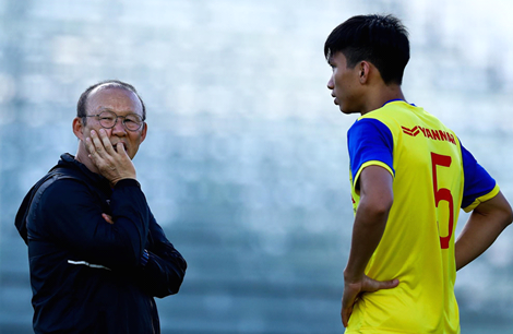 Thấy gì từ chuyện ông Park ứng xử với Đoàn Văn Hậu?