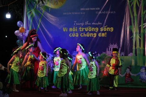 Trung thu muộn đầm ấm của trẻ em Hạ Đình