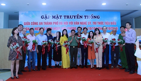 Công an Hà Nội giao lưu với văn nghệ sĩ, trí thức tiêu biểu Thủ đô