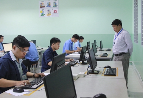 Thi THPT quốc gia trên máy tính: Nhiều băn khoăn và khó khả thi