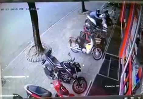 Kẻ gian bẻ khóa, trộm xe SH nhanh như chớp ở Hà Nội
