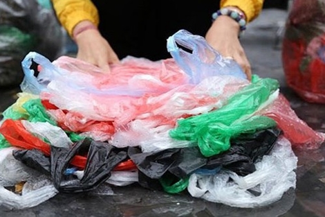 Xem xét tăng thuế túi nilon để bảo vệ môi trường