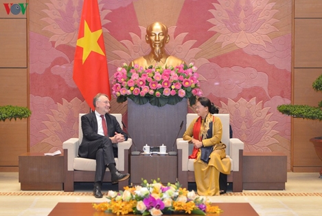 Chủ tịch Quốc hội tiếp Đoàn Ủy ban Thương mại quốc tế của Nghị viện Châu Âu