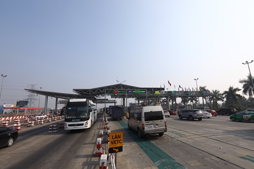 Nhắc nhở trước, xử phạt sau xe không dán thẻ đi vào làn thu phí không dừng