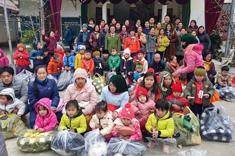 Sẻ chia khó khăn với các em học sinh và người dân nơi cực Bắc Tổ quốc