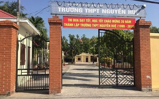 Camera phát hiện học sinh cấp 3 rủ bạn hút cần sa trong trường