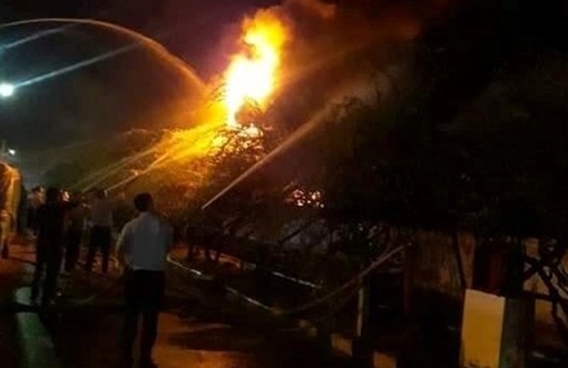 Kho chứa đế giày hơn 1.000m2 bị thiêu rụi hoàn toàn trong đêm