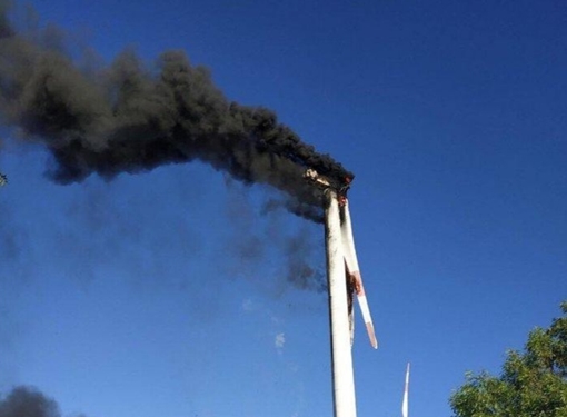 Trụ điện gió 70 tỷ đồng của REVN bất ngờ bốc cháy