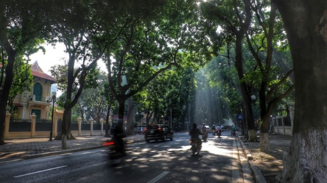 Hà Nội ngày hửng nắng, lạnh về đêm, không khí ở mức trung bình