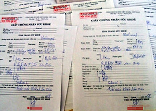 Làm giả giấy khám sức khỏe có dấu bệnh viện rồi bán trên mạng
