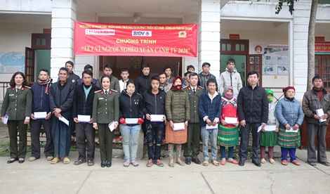 200 suất quà Tết đến với đồng bào nghèo nơi rẻo cao Mèo Vạc