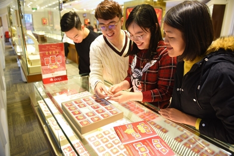 Mua vàng ngày Vía Thần tài: Vui thôi, đừng vui quá!