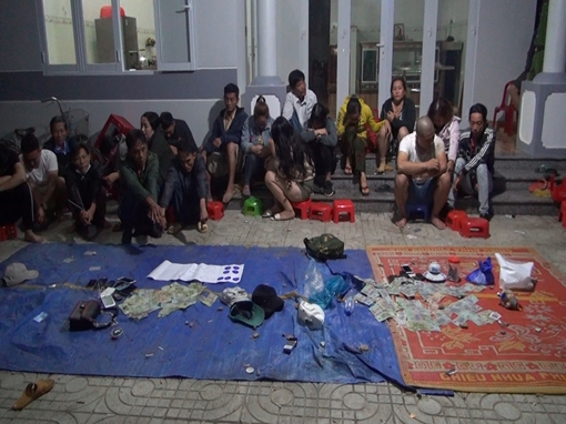 Triệt phá ổ xóc đĩa sát phạt nhau lên tới cả trăm triệu đồng 