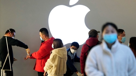 Giữa dịch bệnh, hàng loạt Apple store được mở cửa trở lại