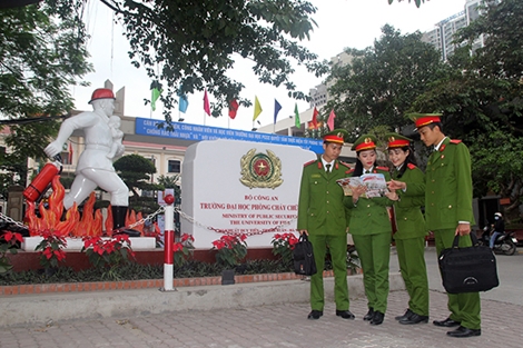 Chuyện quanh tượng đài đầu tiên về người lính chữa cháy Việt Nam