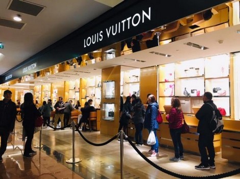 Các trung tâm đồ hiệu của thế giới thất thu vì COVID-19