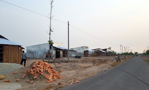 Sớm chấn chỉnh tình trạng lấn chiếm, sang nhượng trái phép đất bờ kênh