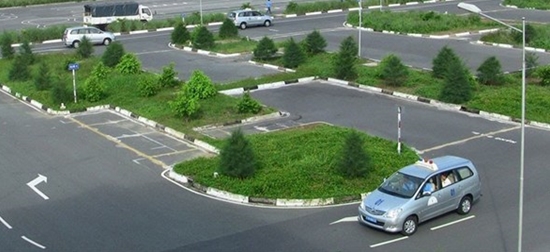 Thi sát hạch lấy bằng lái xe ôtô: Sai một câu điểm liệt sẽ bị trượt