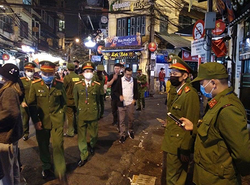 Cách ly toàn bộ người nghi nhiễm COVID-19 trên địa bàn quận Hoàn Kiếm