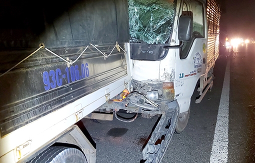 3 xe tải đâm nhau liên hoàn trên cao tốc TP HCM – Trung Lương