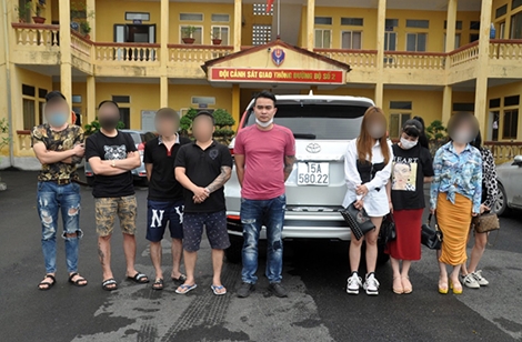 Nhóm thanh niên vi phạm nồng độ cồn, sử dụng ma túy trên xe ô tô