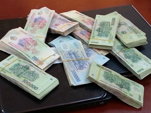 Gần 1 tỷ đồng không ai nhận trong chiếc Mazda CX5