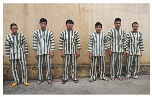 Tạm giữ 6 đối tượng khai thác gỗ trái phép