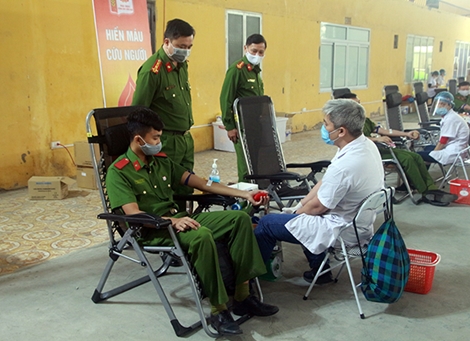 Hơn 500 cán bộ, chiến sĩ Đại học PCCC hiến máu tình nguyện