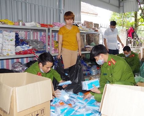 Mua khẩu trang y tế công ty khác, "chế" thành của công ty mình bán kiếm lời