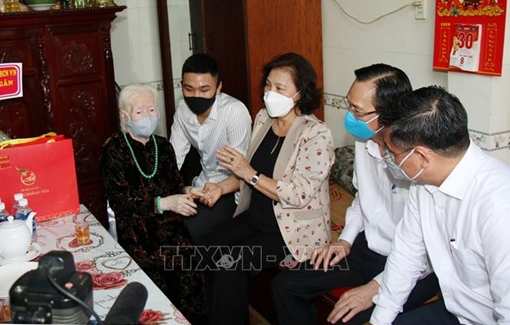 Chủ tịch Quốc hội thăm các Mẹ Việt Nam Anh hùng, Anh hùng Lực lượng vũ trang