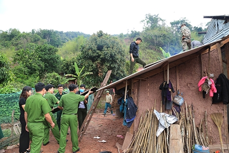 Đượm nghĩa tình chương trình của Bộ Công an hỗ trợ nhà ở cho đồng bào Mường Nhé