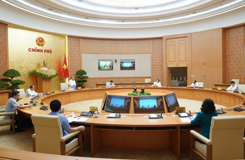 Thủ tướng: Tiếp tục giảm ‘giãn cách xã hội’ thế nào để trở lại hoạt động bình thường