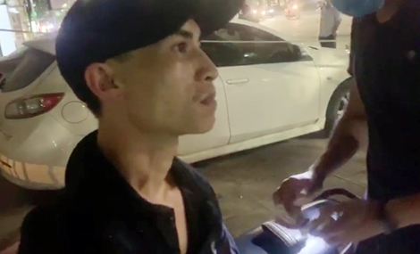 Gã trai lắm tiền án mang theo ma túy  lao xe vào Cảnh sát 141