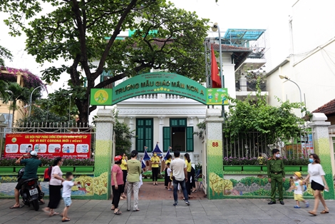 Bé mầm non và tiểu học trở lại trường sau 3 tháng nghỉ dịch