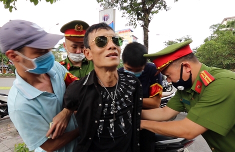 Mang ma túy, dao nhọn, con nghiện nhiều tiền án bị 141 tóm gọn