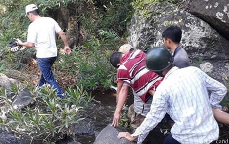 Bị đá tảng đè chết khi đang đục đá