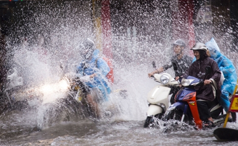 Mưa to ở Bắc Bộ và Trung Bộ ngày đầu tuần