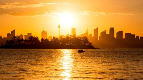 Trung Bộ vượt ngưỡng 40 độ C, Hà Nội ngột ngạt vì nắng nóng