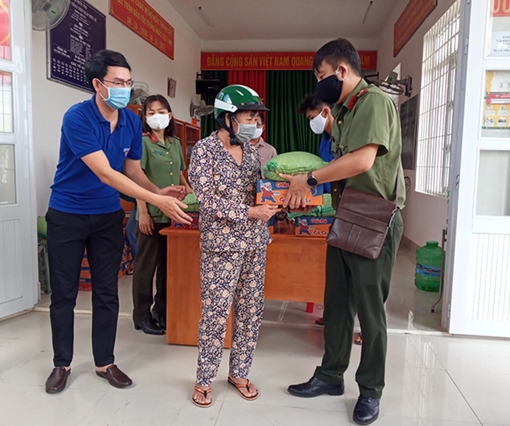 Công an Bà Rịa - Vũng Tàu chung tay giúp dân