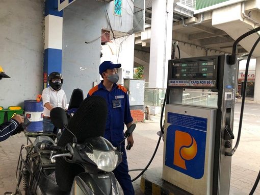 Xăng dầu đồng loạt tăng giá 