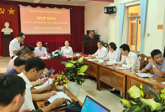  Họp báo thông tin liên quan vụ bị cáo nhảy lầu tự tử tại Bình Phước 